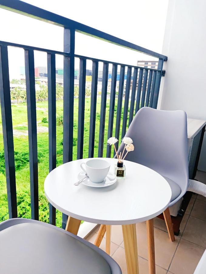 Shore 2 Residences 1Br Deluxe Room In Moa Complex Manila Bagian luar foto
