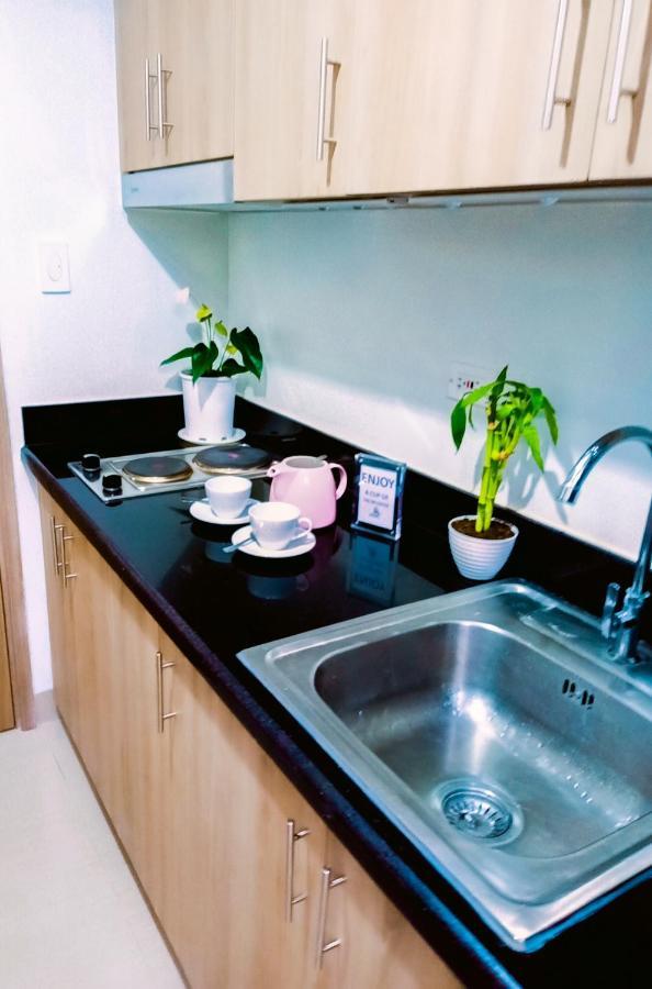 Shore 2 Residences 1Br Deluxe Room In Moa Complex Manila Bagian luar foto