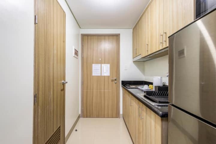 Shore 2 Residences 1Br Deluxe Room In Moa Complex Manila Bagian luar foto