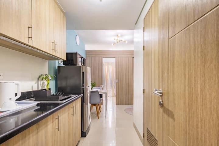Shore 2 Residences 1Br Deluxe Room In Moa Complex Manila Bagian luar foto