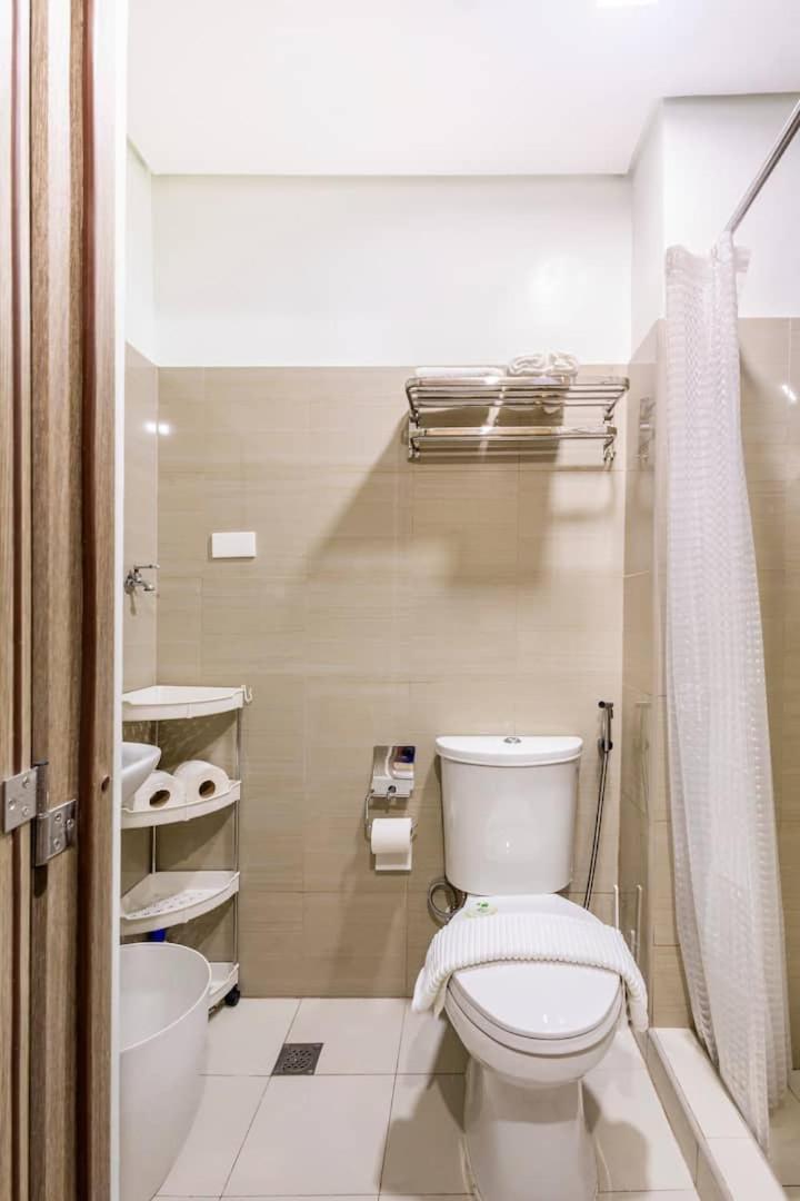 Shore 2 Residences 1Br Deluxe Room In Moa Complex Manila Bagian luar foto